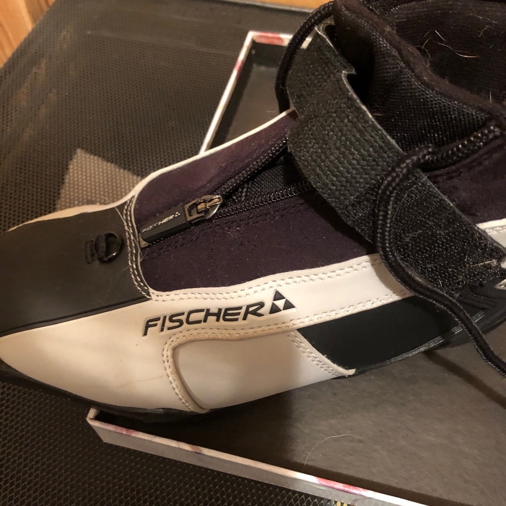 Women’s cross country ski boots